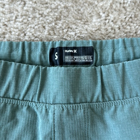Hurley Men’s Sage Green Hybrid Shorts - Picture 2 of 3
